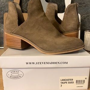 Steve Madden taupe booties